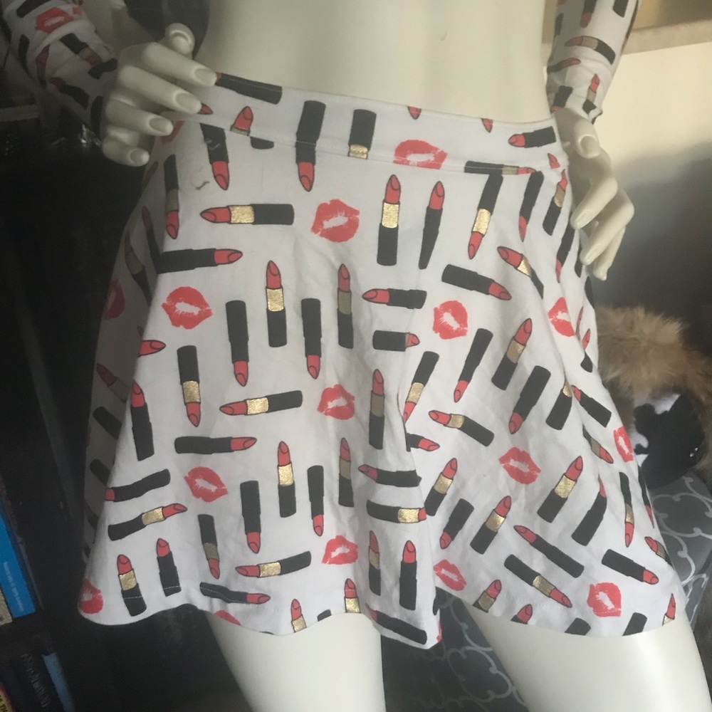 Kendall and Kylie Lipstick  Kisses Skater Skirt  S